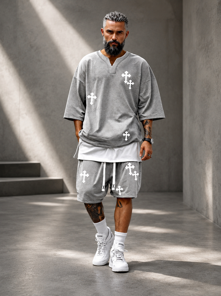 LEO · CONJUNTO STREETWEAR CON ESTAMPADO DE CRUCES
